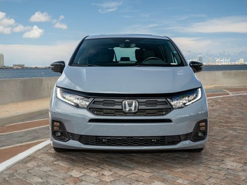 Used 2025 Honda Odyssey Sport-L image 3