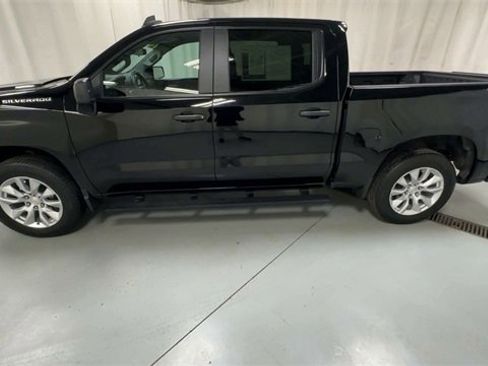 Used 2024 Chevrolet Silverado 1500 Custom image 5