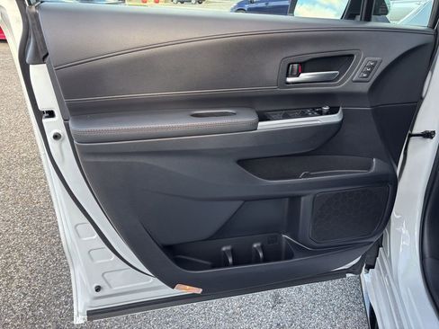 Used 2025 Toyota Sienna Limited image 16
