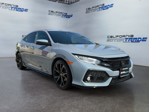 Used 2018 Honda Civic Sport Touring image 3