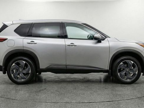 Used 2025 Nissan Rogue SV AWD/4WD image 11