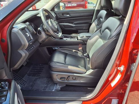 Used 2022 Nissan Pathfinder SL image 16