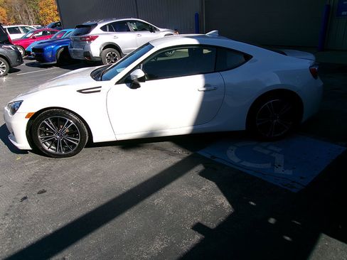 Used 2016 Subaru BRZ Premium image 2