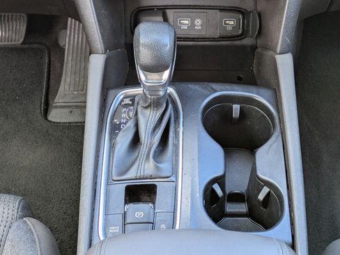 Used 2019 Hyundai Santa Fe SEL FWD image 15