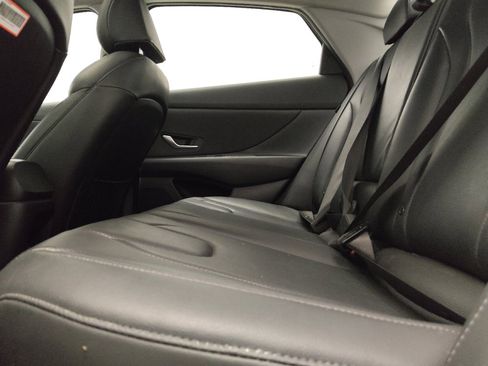Used 2025 Hyundai Elantra Limited FWD image 18