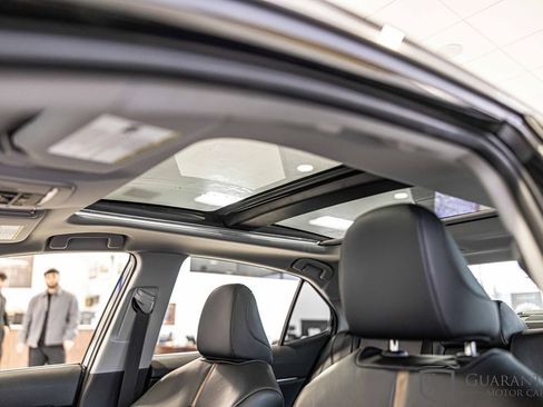 Used 2020 Toyota Camry XLE image 18