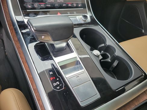 Used 2019 Audi Q8 Prestige w/ Luxury Package AWD/4WD image 19