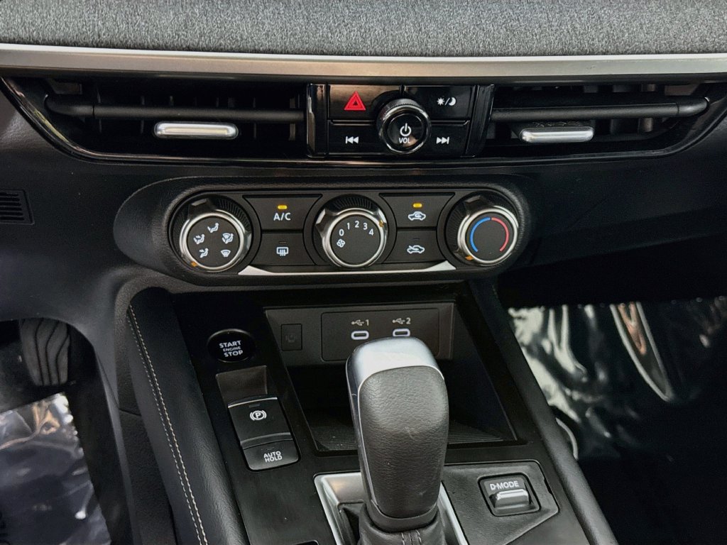 Certified 2025 Nissan Kicks SV AWD/4WD image 10