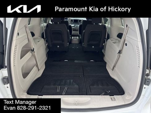 Used 2023 Chrysler Voyager LX image 12