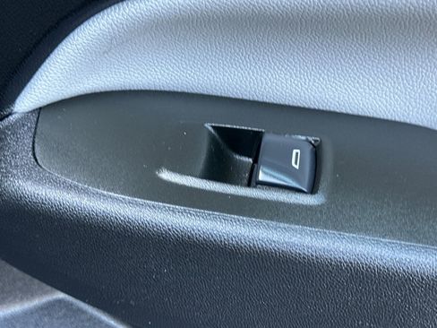 Used 2024 Chevrolet Equinox LT image 23