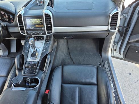Used 2016 Porsche Cayenne GTS image 19