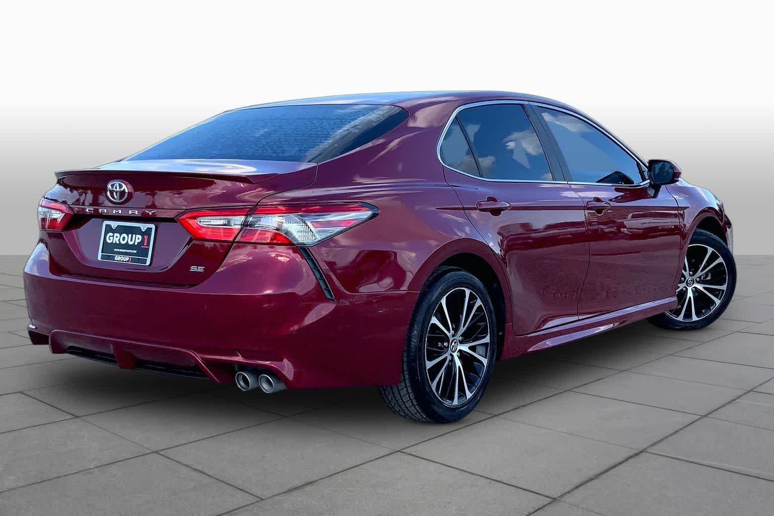 Used 2018 Toyota Camry SE w/ Moonroof Package FWD image 13