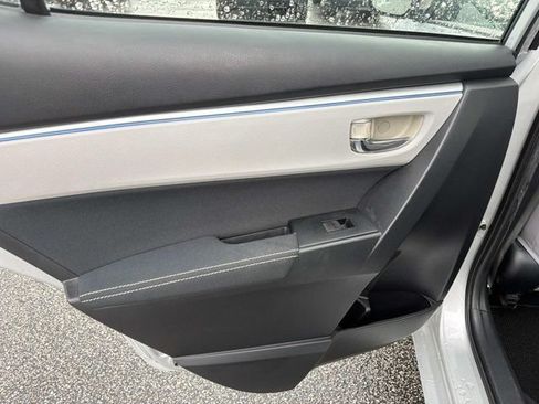 Used 2015 Toyota Corolla LE FWD image 12