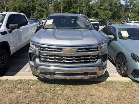 Used 2025 Chevrolet Silverado 1500 LTZ image 3