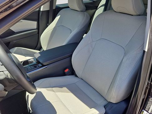 Used 2025 Toyota Camry XLE FWD image 16