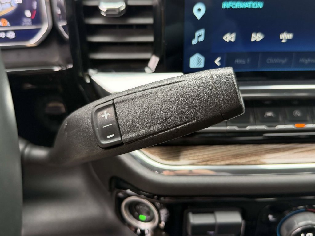 Used 2025 Chevrolet Silverado 1500 LT AWD/4WD image 19