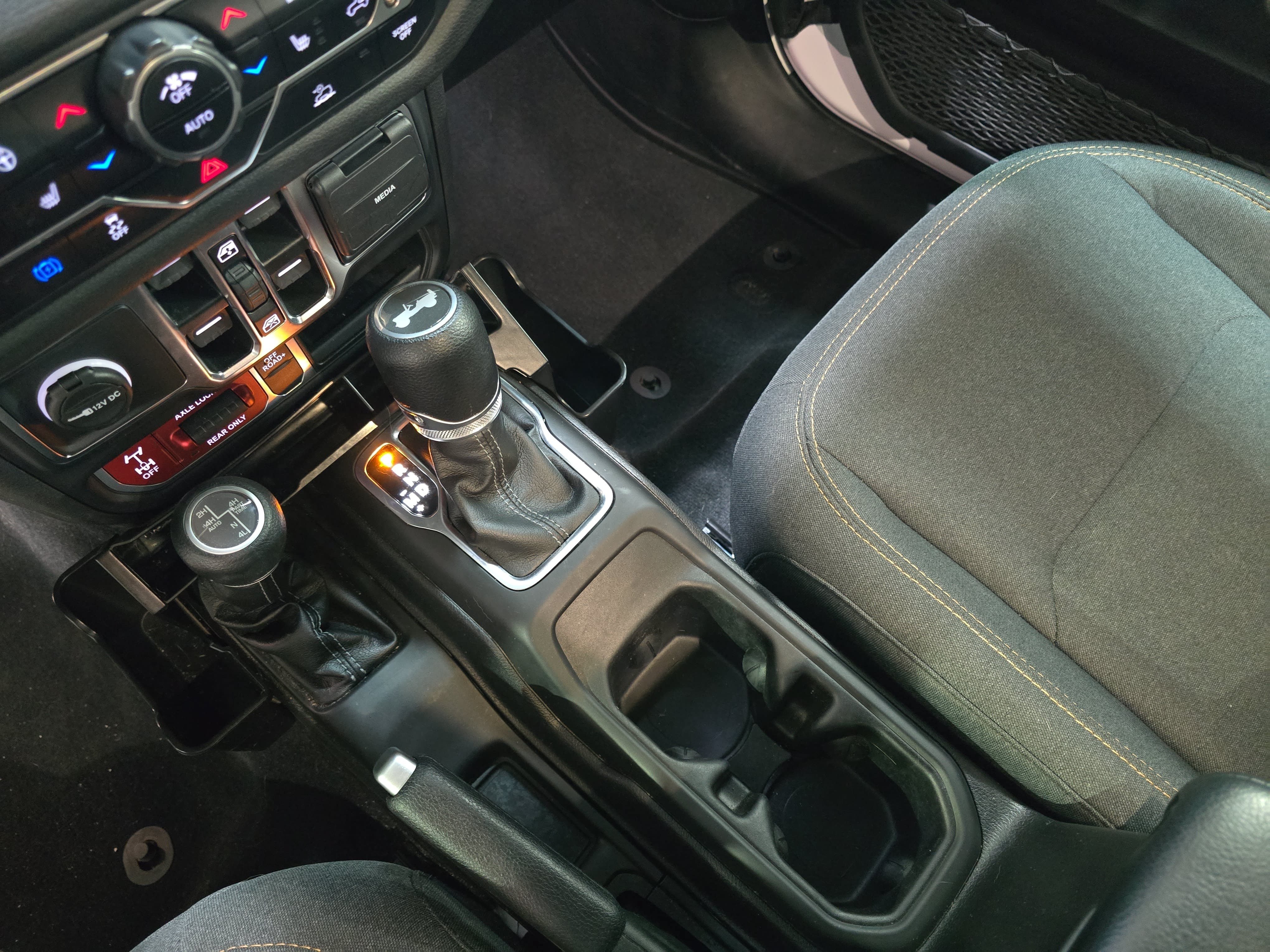 Used 2024 Jeep Wrangler Unlimited AWD/4WD image 22