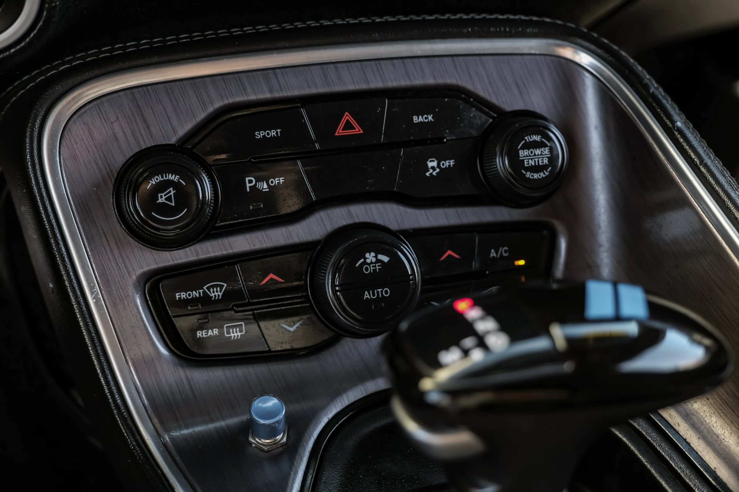 Used 2015 Dodge Challenger R/T RWD image 25