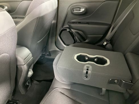 Used 2018 Jeep Renegade Altitude image 11