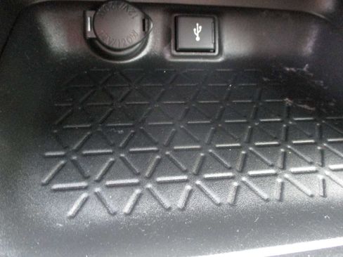 Used 2022 Toyota RAV4 LE image 22