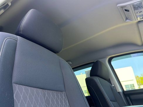 Used 2019 Nissan Titan SV w/ SV Convenience Package AWD/4WD image 29