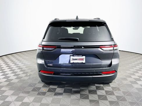 Certified 2024 Jeep Grand Cherokee Altitude image 10