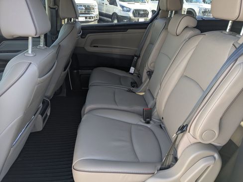 Used 2024 Honda Odyssey Elite image 17
