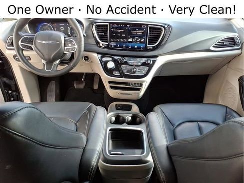 Used 2023 Chrysler Pacifica Touring-L image 22