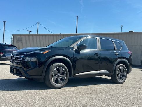 Used 2025 Nissan Rogue SV FWD image 2