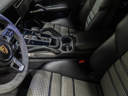 Used 2021 Porsche Cayenne Turbo S image 43