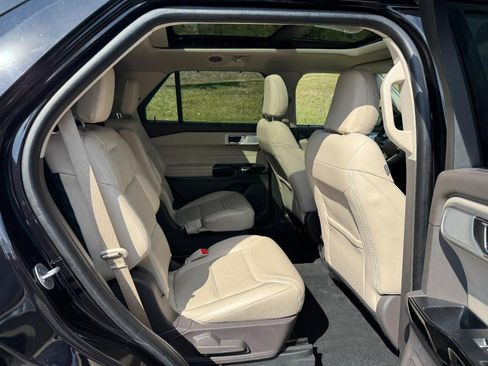 Used 2022 Ford Explorer Platinum w/ Equipment Group 601A image 10