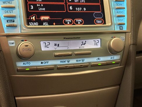Used 2009 Toyota Camry Hybrid w/ Upgrade Pkg w/ Navigation FWD image 25