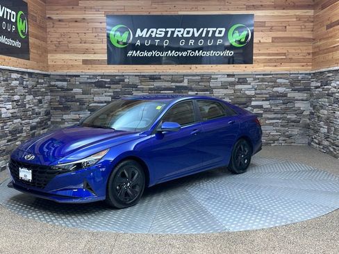 Used 2023 Hyundai Elantra SEL w/ Cargo Package image 5