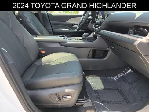 Used 2024 Toyota Grand Highlander AWD image 10