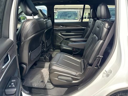 Certified 2025 Jeep Grand Cherokee L Limited AWD/4WD image 24