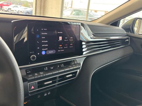 Used 2025 Toyota Camry LE image 27