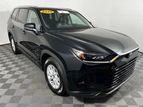 Certified 2025 Toyota Grand Highlander XLE image 3