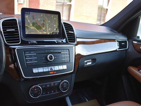 Used 2018 Mercedes-Benz GLS 450 4MATIC w/ Premium Package image 23