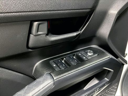 Certified 2025 Toyota 4Runner SR5 AWD/4WD image 31