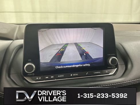 Used 2023 Nissan Rogue S AWD/4WD image 15