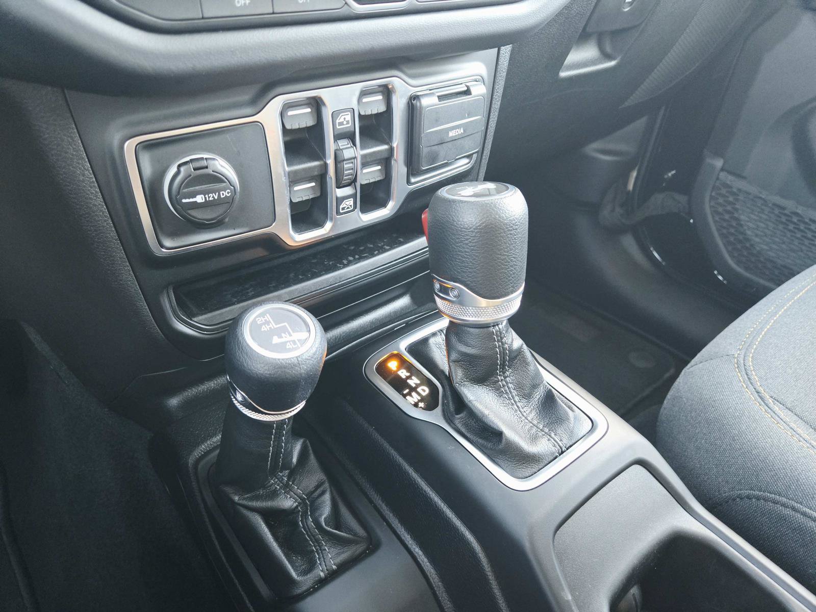 Used 2026 Jeep Wrangler Unlimited Sahara AWD/4WD image 35