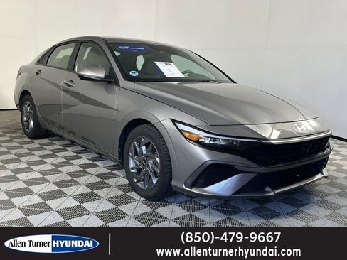 Certified 2024 Hyundai Elantra SEL FWD image 1