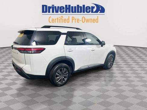 Used 2025 Nissan Pathfinder SV image 8
