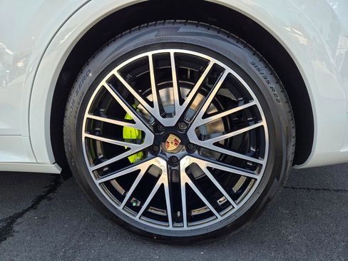 New 2025 Porsche Cayenne S AWD/4WD image 11
