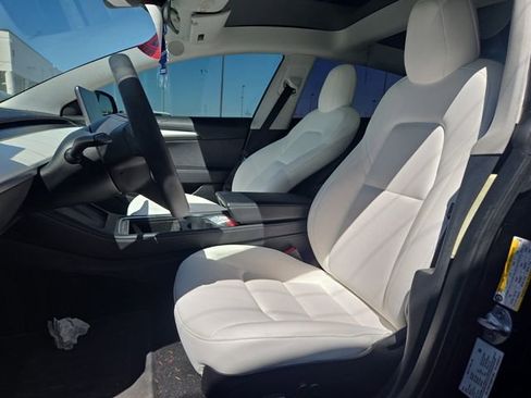 Used 2021 Tesla Model 3 Standard Range Plus RWD image 3