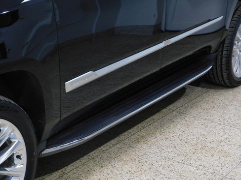 Used 2019 Cadillac Escalade ESV Luxury image 17