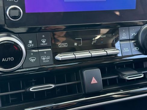 Certified 2023 Toyota Highlander XLE image 17