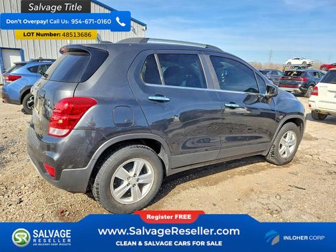 Used 2017 Chevrolet Trax LT w/ LT Convenience Package image 4