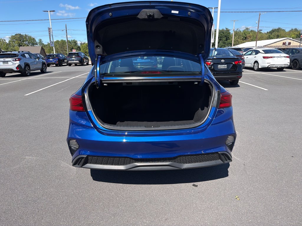 Used 2022 Kia Forte LXS w/ LXS Technology Package FWD image 12