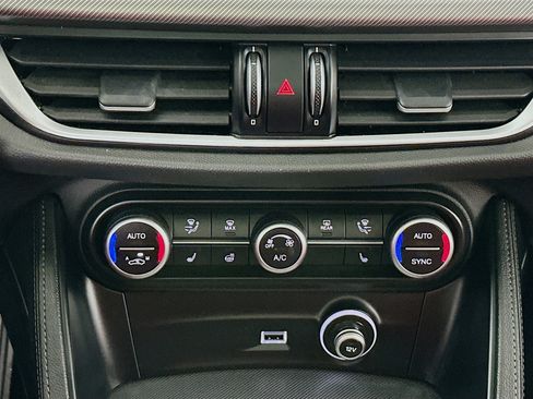 Used 2022 Alfa Romeo Stelvio Veloce image 13